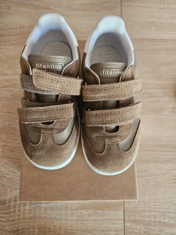 Baskets titanitos neuves 25