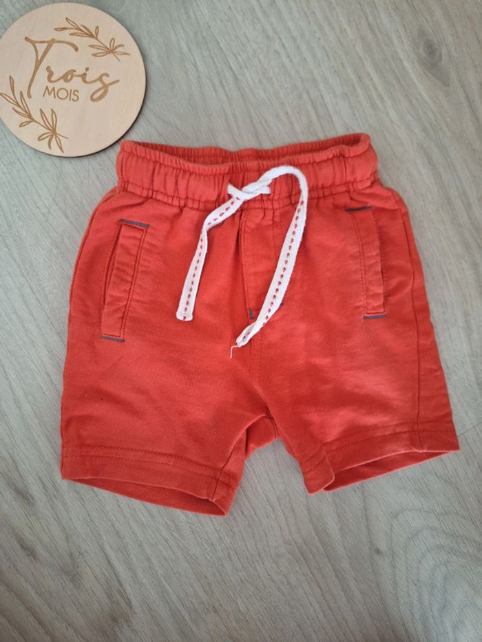 Short rouge 3 mois - photo numéro 2