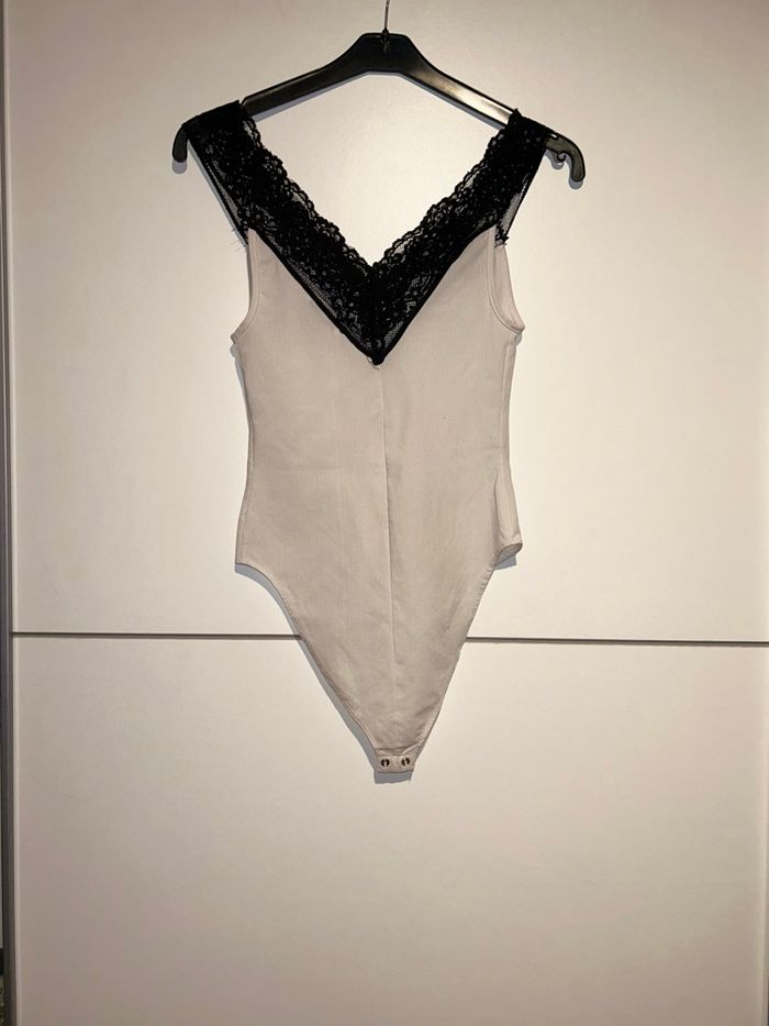 Body blanc avec dentelle noire Zara Trafaluc – taille S – très bon état - photo numéro 2