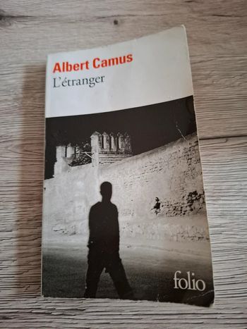 Livre de poche l’étranger