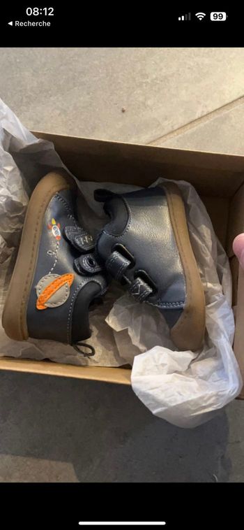 Chaussure neuve taille 18