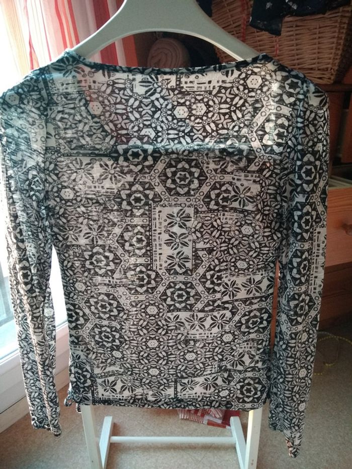 Haut léger noir et blanc - photo numéro 2