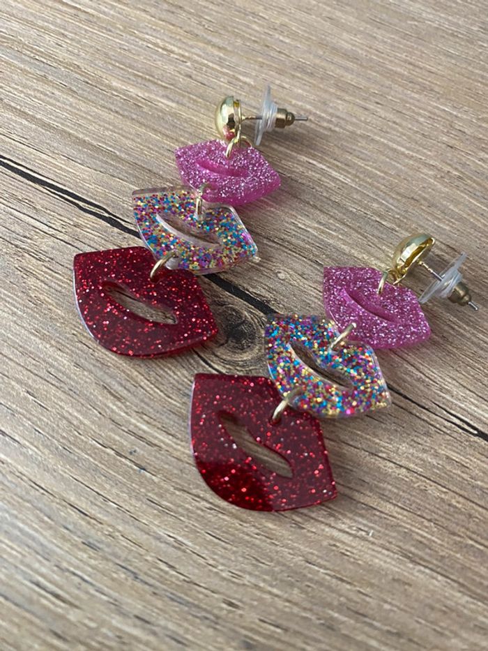 Boucles d’oreilles acrylique bouche - photo numéro 3
