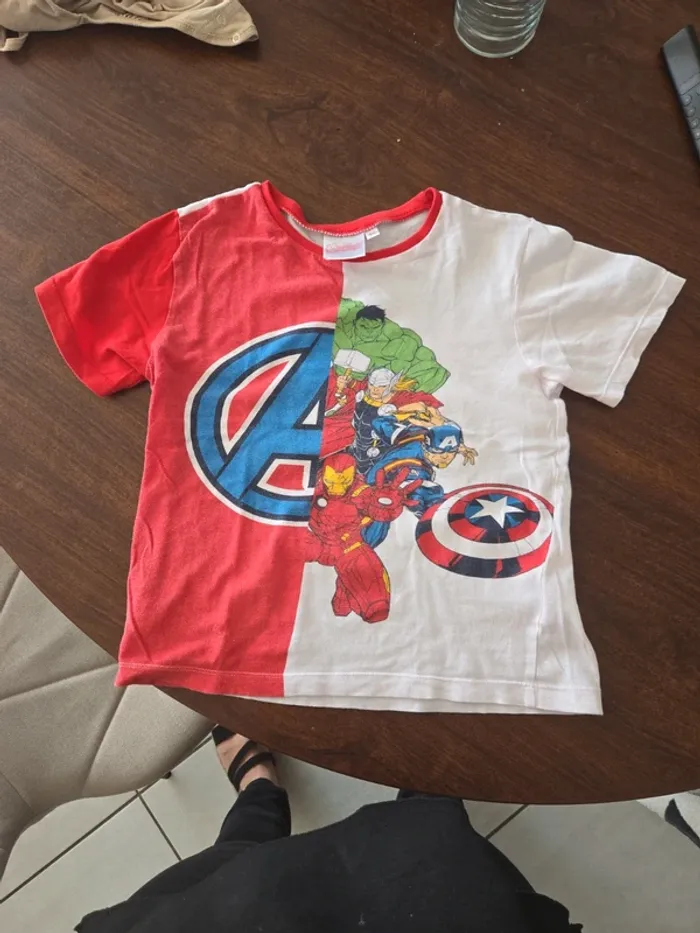 T-shirt avengers taille 8 ans