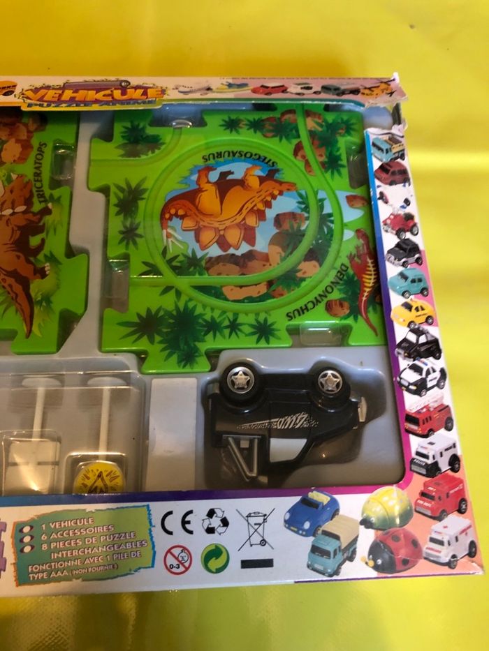 Circuit véhicule puzzle dinosaure avec rail des 3 ans - photo numéro 4