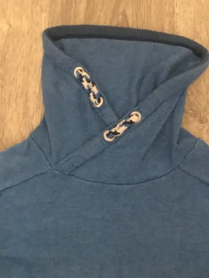 Pull avec un col et une poche bleu 9/10 ans - photo numéro 3