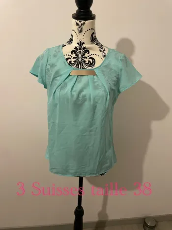 Blouse à manches courtes col rond bijoux collier bleu turquoise et doré 3 suisses taille 38