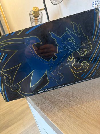 Coffret upc mega dracaufeu