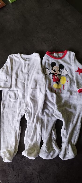 2 pyjamas 1 pièce