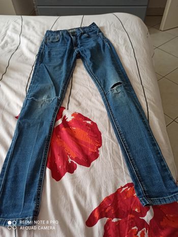 Jeans bleu craque 10 ans