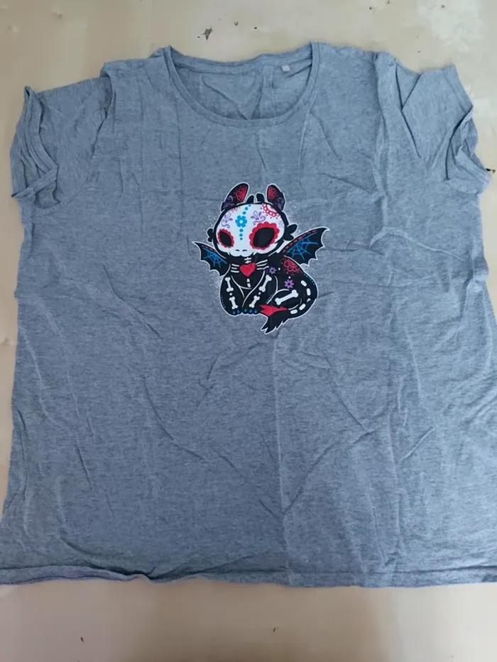 T-shirt avec imprimé dragon coloré