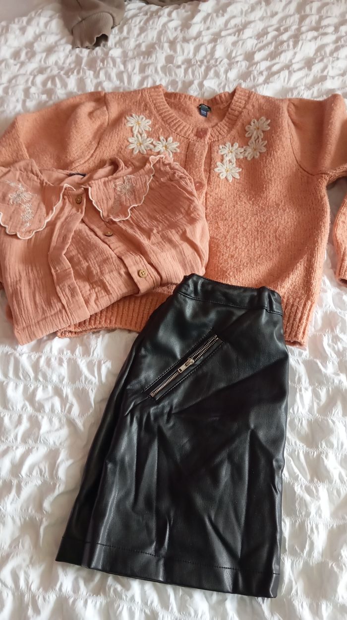 Ensemble jupe blouse et gilet