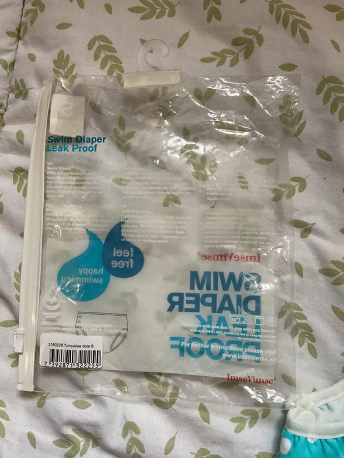 couche de piscine lavable turquoise a pois blanc 6/8 kg environ 6 mois - photo numéro 5