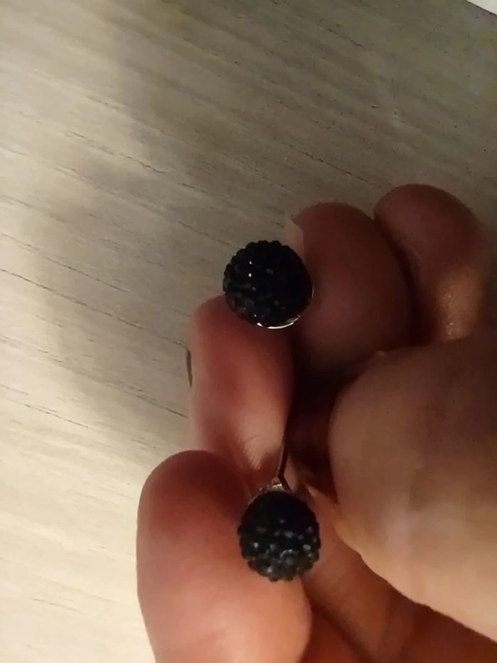 Boucles d'oreilles devant derrière argentées et strass noirs - photo numéro 2