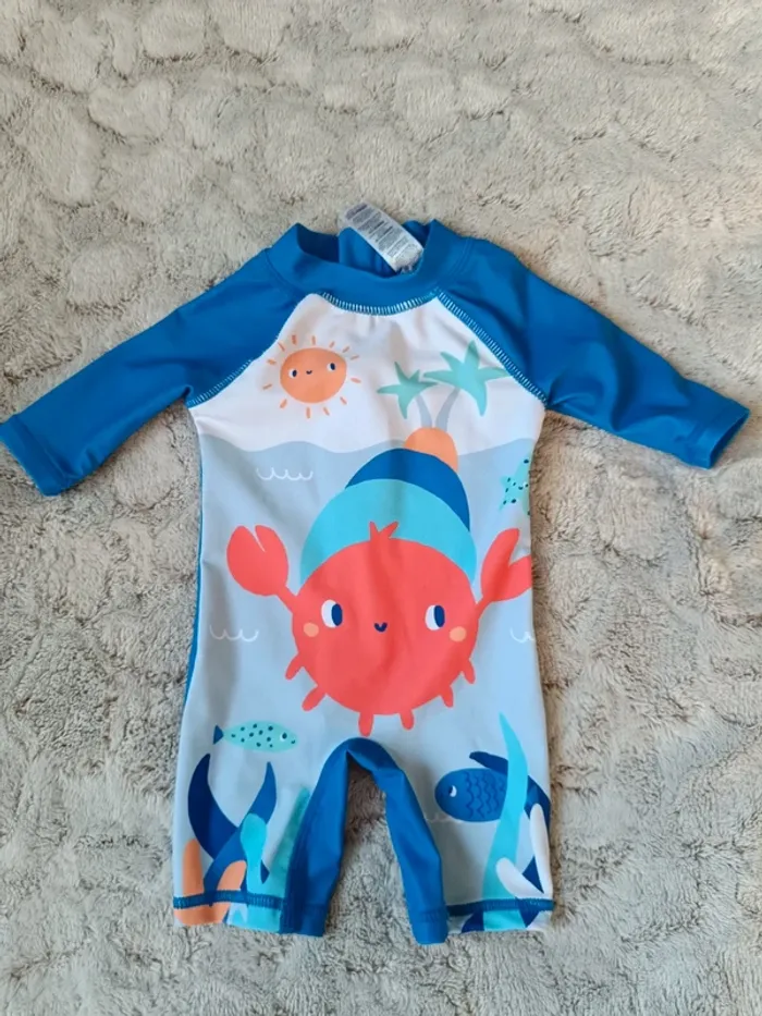 Combinaison anti UV neuve crabe bébé 3 mois