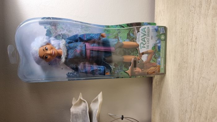 Disney - Raya et le Dernier Dragon - Poupée mannequin Sisu forme humaine -