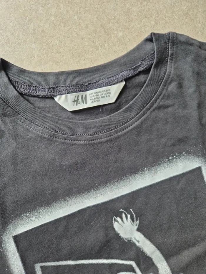 Tee-shirt garçon H&M anthracite baskets 9/10 ans neuf - photo numéro 2