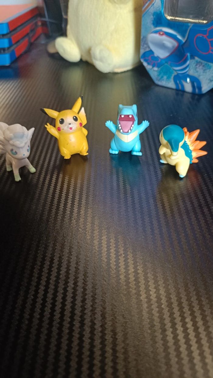 Lot de figurine pokémon