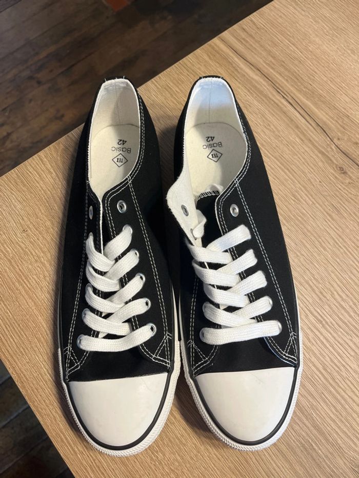 Chaussure, basket, basket en toile, chaussure en toile. Homme taille 42 - photo numéro 3
