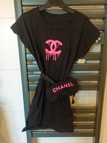 Robe noire avec sacoche