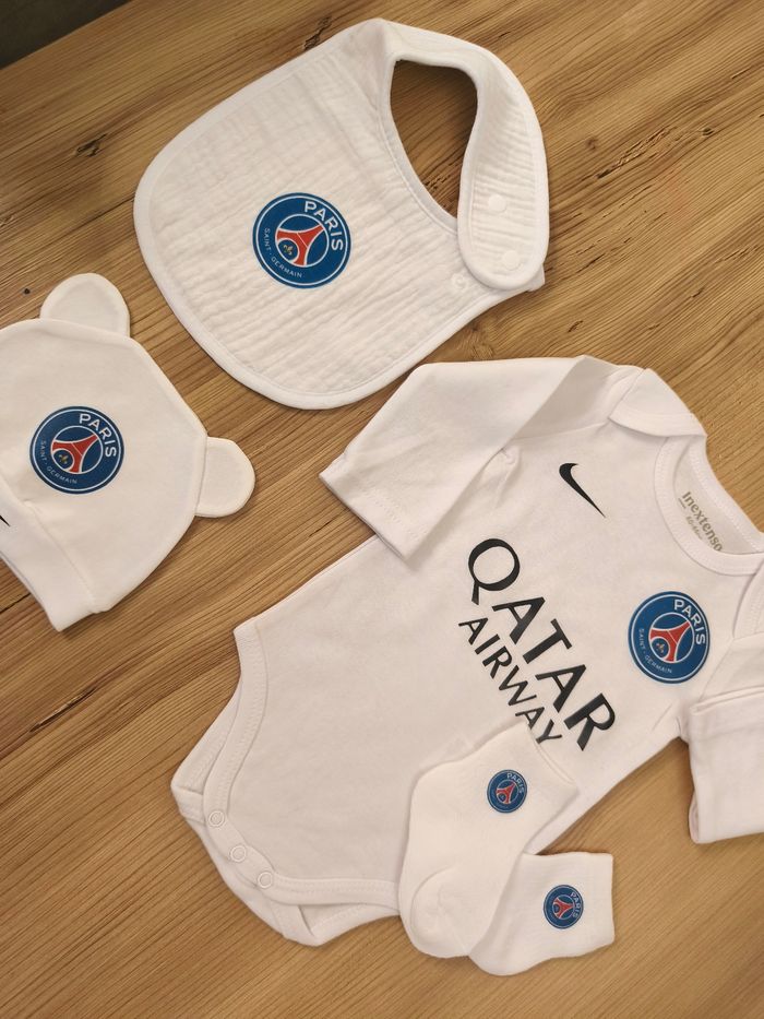 Ensemble bébé foot cadeau de naissance paris PSG - photo numéro 3