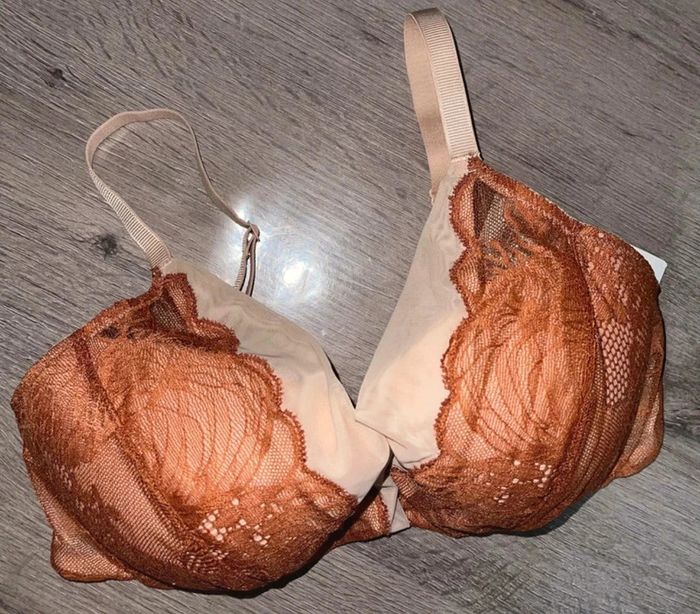 Soutien gorge chantelle neuf avec étiquette couleur midnight flowers 85g - photo numéro 2