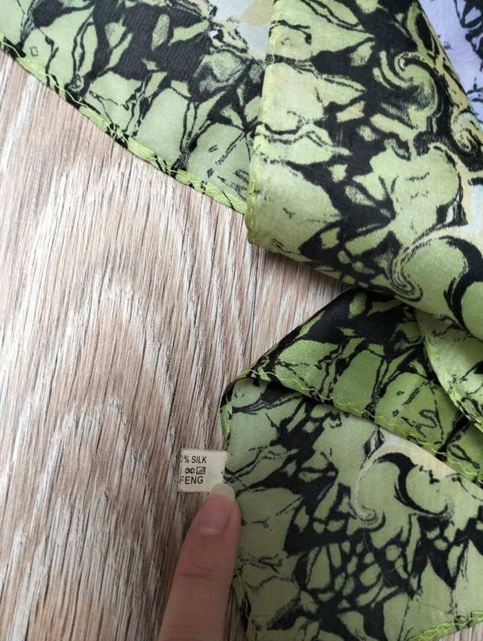 Carré 100 % soie - photo numéro 3