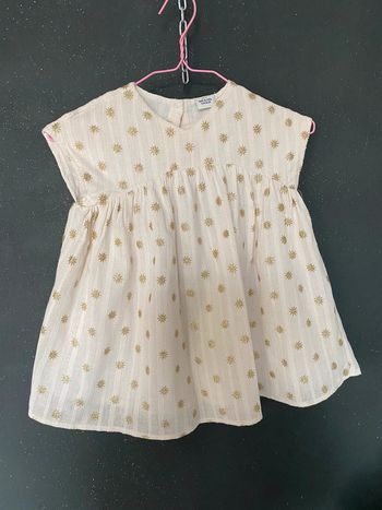 Robe chic à motifs dorés