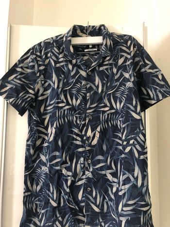 Chemise légère. Taille s