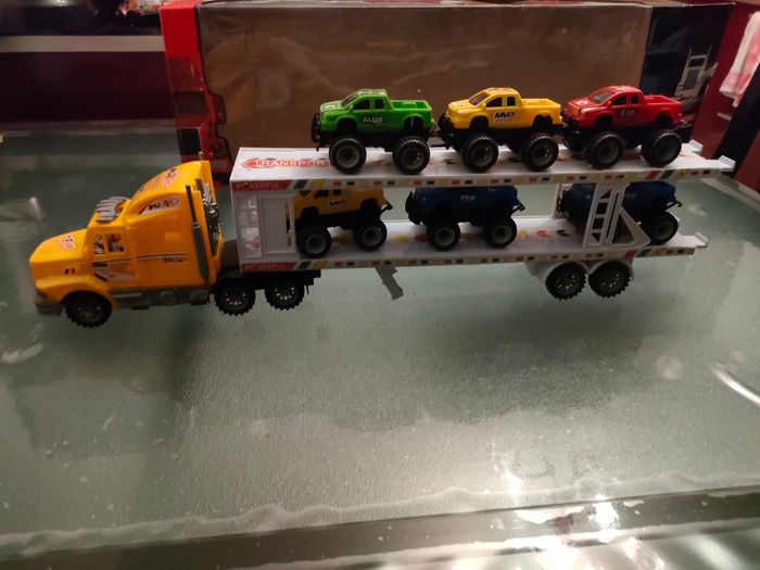 Camion et 6 véhicules - photo numéro 2