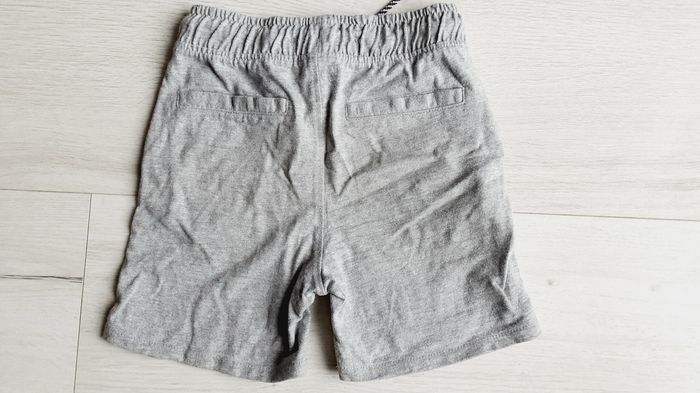 Vêtement garçon short bermuda slim gris Okaïdi 5 ans - photo numéro 3