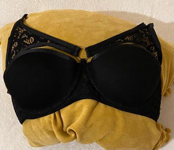 Soutien gorge noir ouvert taille 85D
