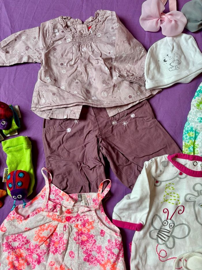 Lot vêtements fille 1 à 6 mois - photo numéro 8