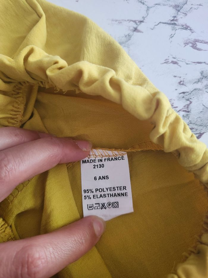 Short jaune - photo numéro 3