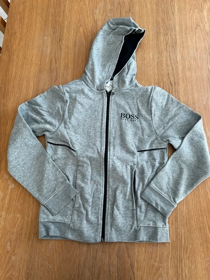 Gilet zippé à capuche