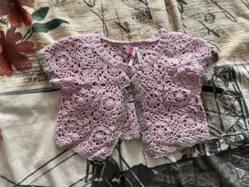 Très joli gilet court en crochet été fille 4 ans