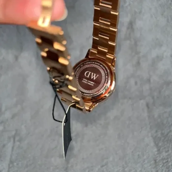 Montre homme Daniel Wellington gold cadran noir - photo numéro 3