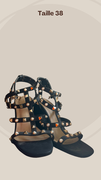 Chaussures à talons noirs cloutés - 38