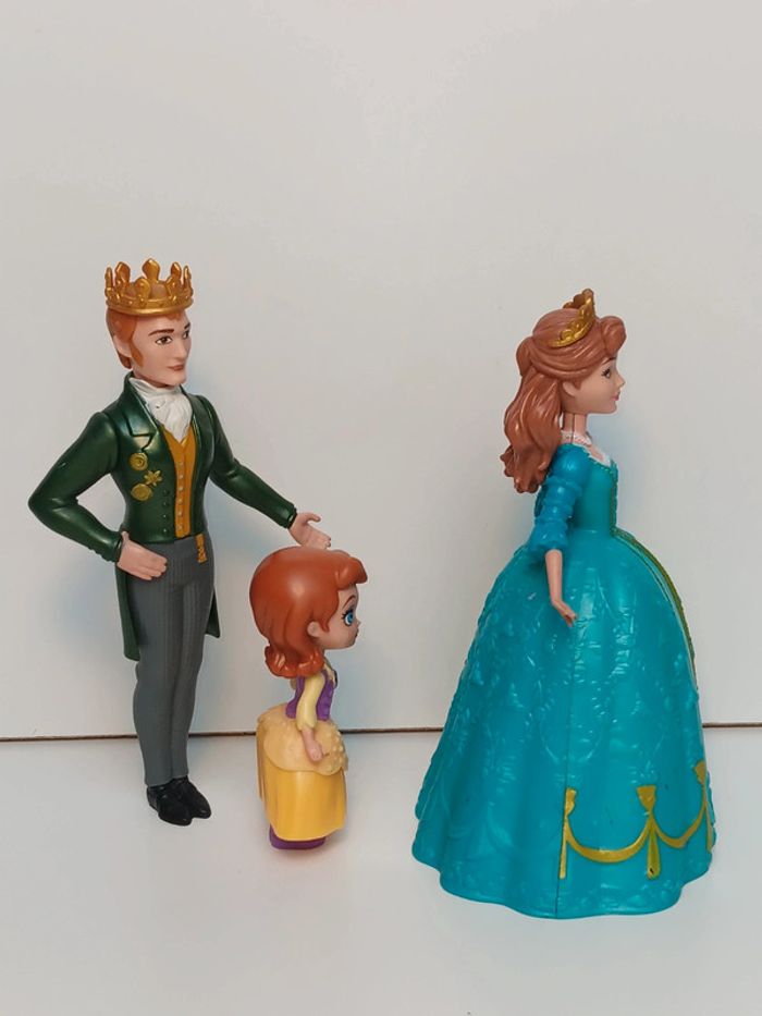 Lot figurines Disney mattel princesse Sofia
taille 14cm pour la plus grande - photo numéro 2