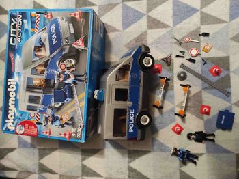 Playmobil City Action 9236 Fourgon de policiers avec matériel de barrage