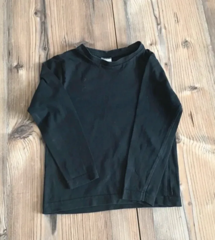 Lot 3 ans, 3 pantalons, 2 t shirts manches longues et un manche courte, un sweat - photo numéro 4