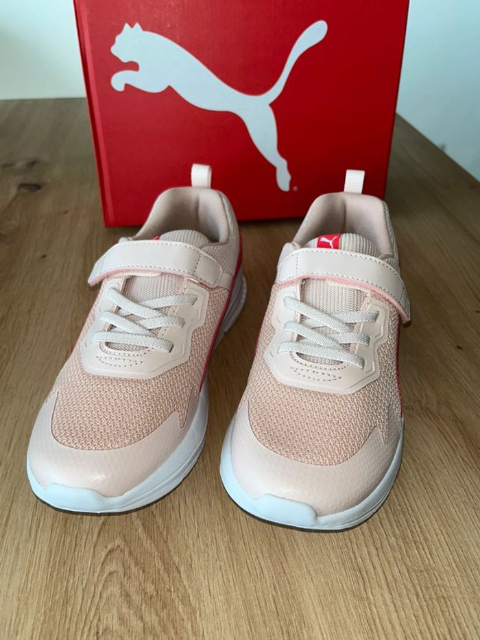 Baskets Puma filles neuves Taille 35 - photo numéro 3