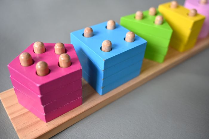 Goki jeu de tri - couleurs et formes géométriques - wooden Montessori style toy - Goki vormenpuzzel - photo numéro 5