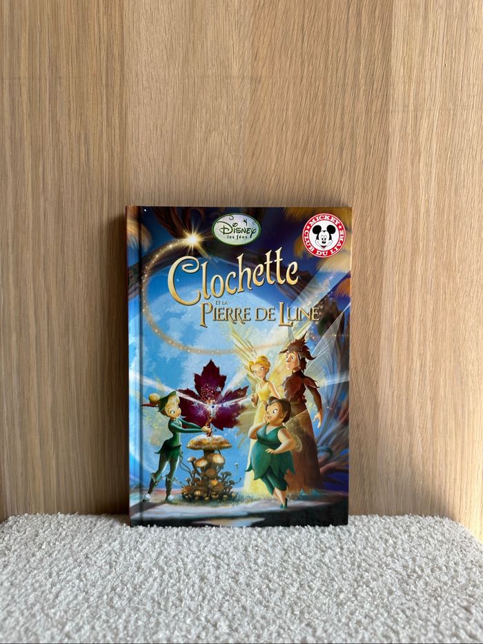 Livre clochette et la pierre de lune