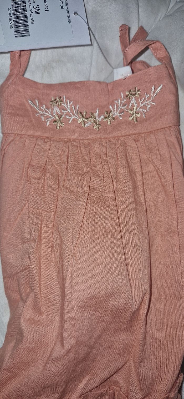 Ensemble neuf une robe et 2 short 3mois - photo numéro 2