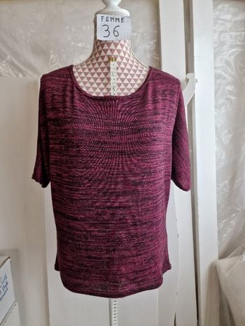Tee-shirt, framboise &noir, en polyester & elasthanne,longueur 62cm ,en très bon état, marque MIM =4