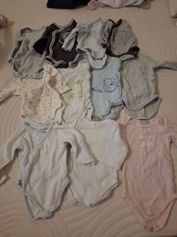Lot 10 body naissance et 1 mois