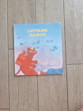 Grand livre souple "capitaine maman"