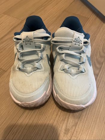Baskets nike neuve taille 23.5