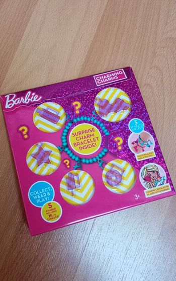 Bracelet et charms Barbie Neuf